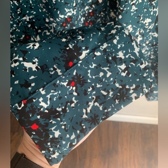 ELIZABETH & JAMES High-Neck Print Blouse - Picture 5 of 12